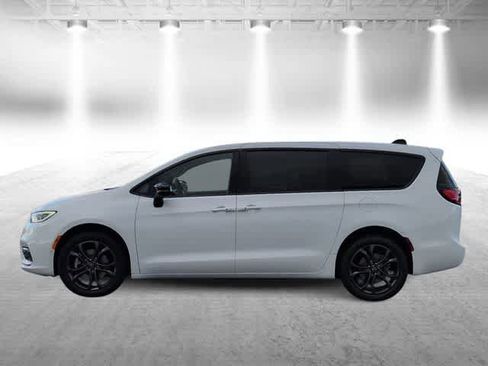 New 2026 Chrysler Pacifica Select image 5