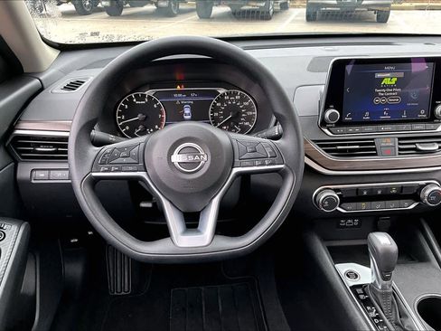 Used 2025 Nissan Altima 2.5 SV image 5