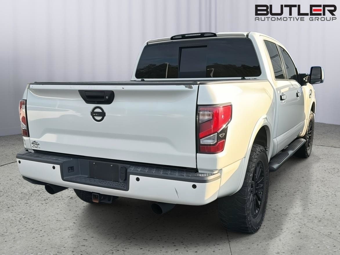 Used 2017 Nissan Titan PRO-4X AWD/4WD image 10