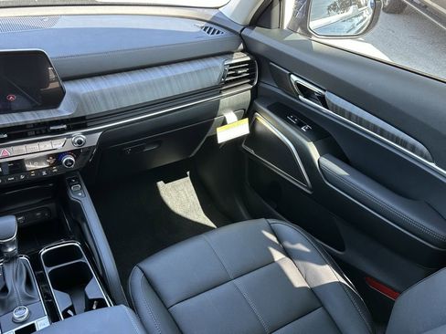 New 2025 Kia Telluride EX image 16