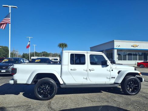 Used 2022 Jeep Gladiator Overland image 21