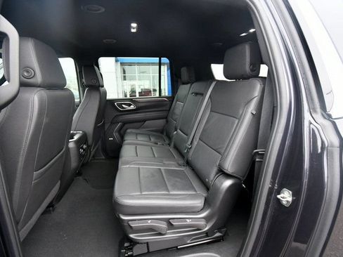 Used 2024 Chevrolet Suburban LT AWD/4WD image 15