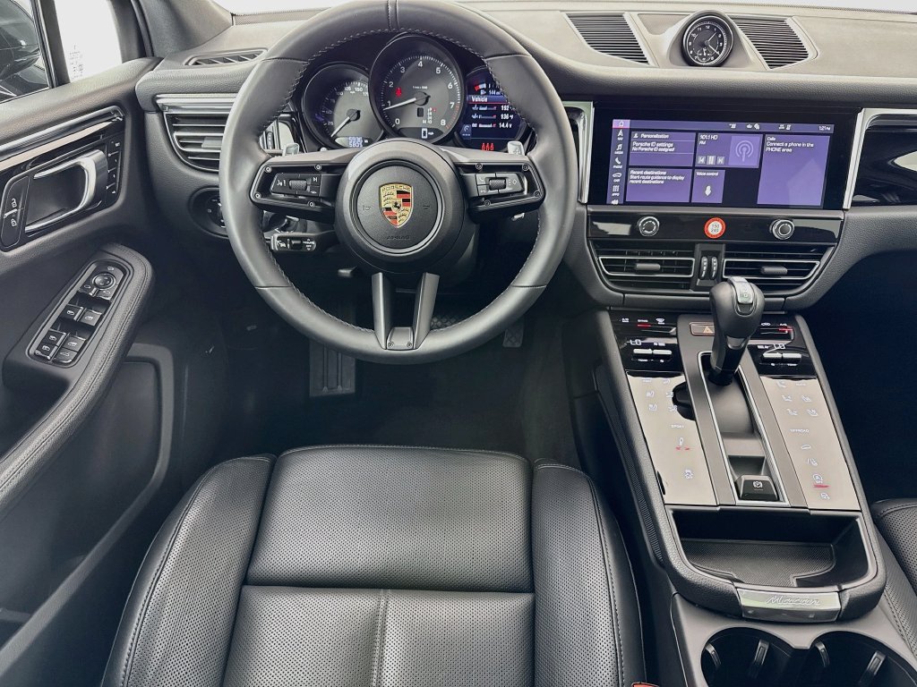 Certified 2025 Porsche Macan AWD/4WD image 25