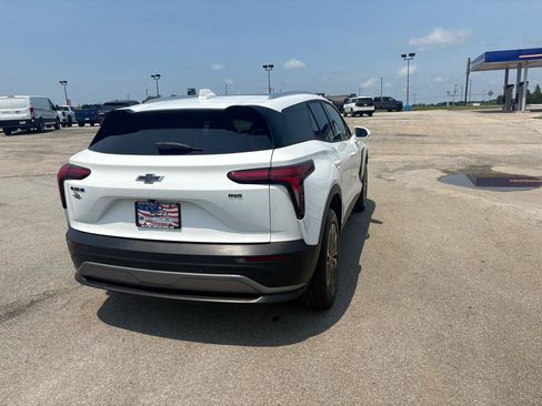 Used 2024 Chevrolet Blazer EV LT AWD/4WD image 3