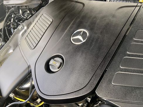 Used 2024 Mercedes-Benz GLC 300 4MATIC image 32