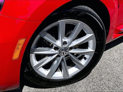 Used 2019 Volkswagen Beetle 2.0T FWD image 9