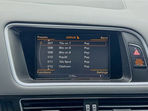 Used 2017 Audi Q5 2.0T Premium Plus w/ Technology Package image 11