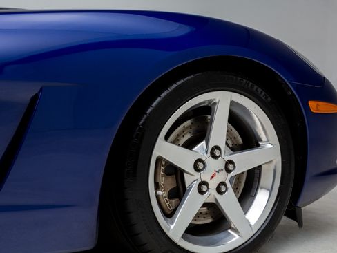 Used 2005 Chevrolet Corvette Coupe w/ Preferred Equipment Group RWD image 40