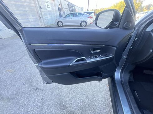 Used 2024 Mitsubishi Outlander Sport SE image 13