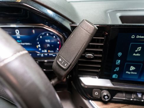 Used 2024 Chevrolet Silverado 2500 LT w/ Convenience Package image 26