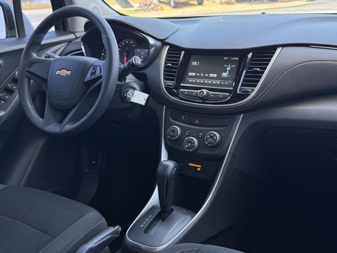 Used 2017 Chevrolet Trax LS image 19
