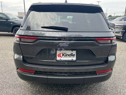 New 2025 Jeep Grand Cherokee Altitude image 24