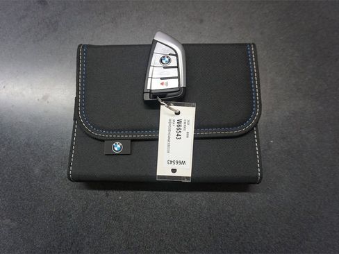 Used 2022 BMW 530i w/ Executive Package image 17