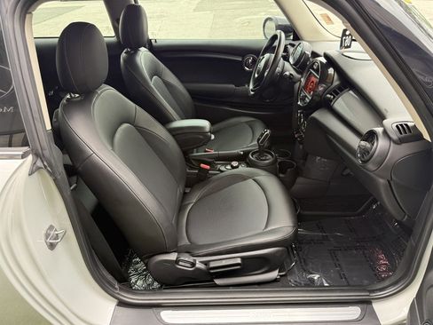 Used 2020 MINI Cooper 2-Door Hardtop FWD image 16