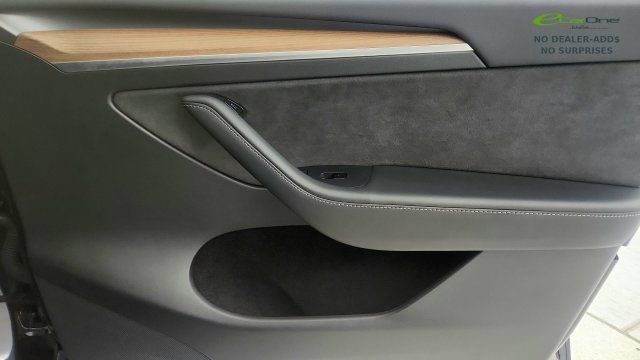 Used 2025 Tesla Model Y Long Range RWD image 36