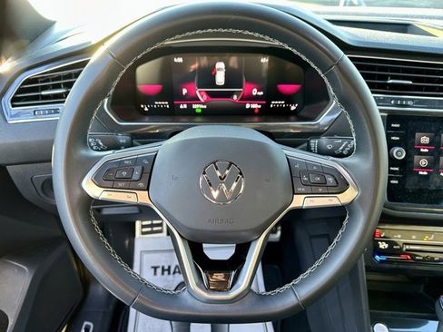 Used 2023 Volkswagen Tiguan SE R-Line image 31