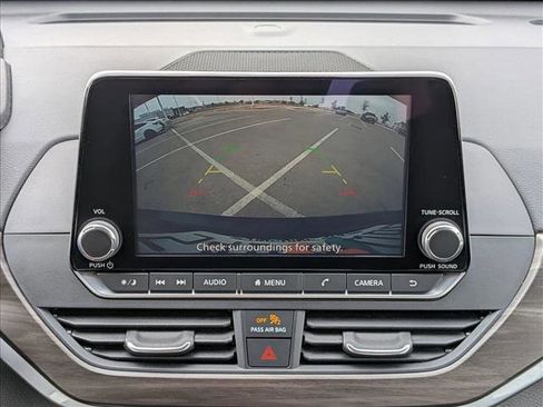 Used 2024 Nissan Altima 2.5 SV image 10