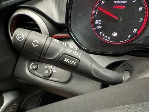 Used 2025 Chevrolet Trax RS w/ Sunroof Package FWD image 21
