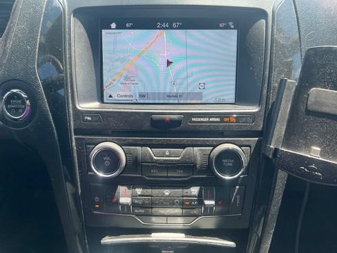 Used 2018 Ford Explorer XLT w/ Equipment Group 202A FWD image 12