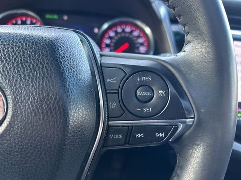 Used 2018 Toyota Camry XSE image 18