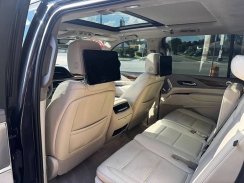 Used 2022 Cadillac Escalade ESV Premium Luxury Platinum AWD/4WD image 15