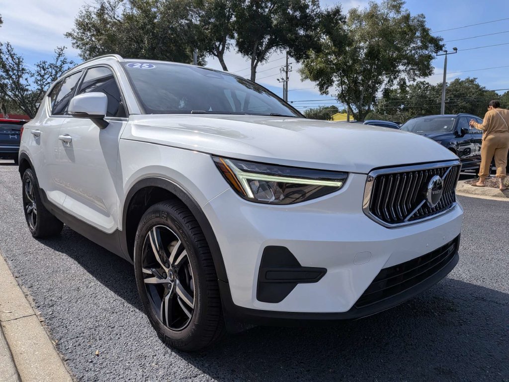 Used 2025 Volvo XC40 B5 Core AWD/4WD image 8