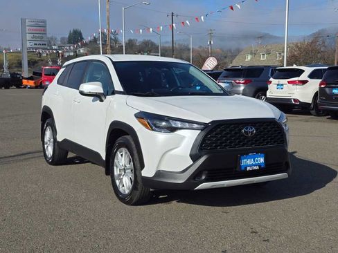 Used 2024 Toyota Corolla Cross LE image 7