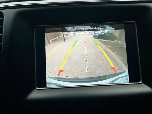 Used 2019 Jeep Grand Cherokee Laredo image 13