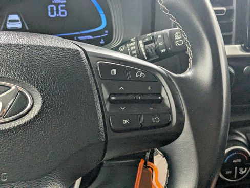 Used 2023 Hyundai Venue SEL FWD image 14