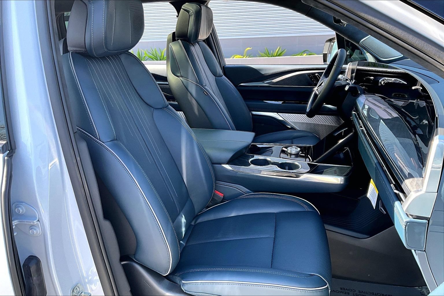 New 2026 Cadillac Escalade IQ Luxury 2 w/ LPO, Floor Liner Package AWD/4WD image 36