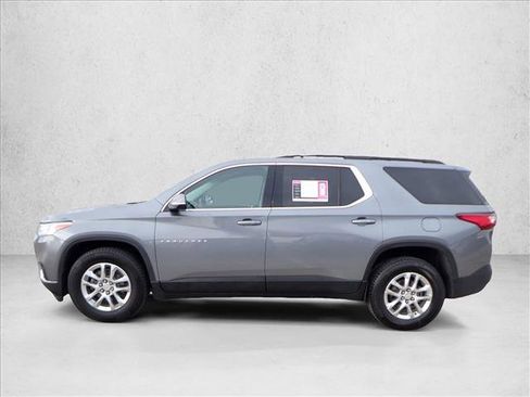 Used 2020 Chevrolet Traverse LT w/ Driver Confidence II Package image 2