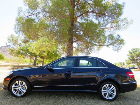 Used 2011 Mercedes-Benz E 550 Sport image 3