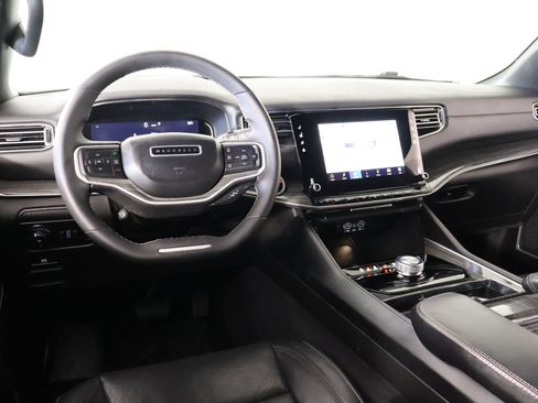 Used 2022 Jeep Wagoneer Series III RWD image 2