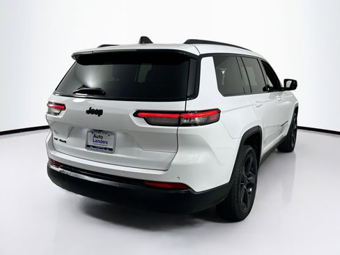 Used 2023 Jeep Grand Cherokee L Laredo image 5