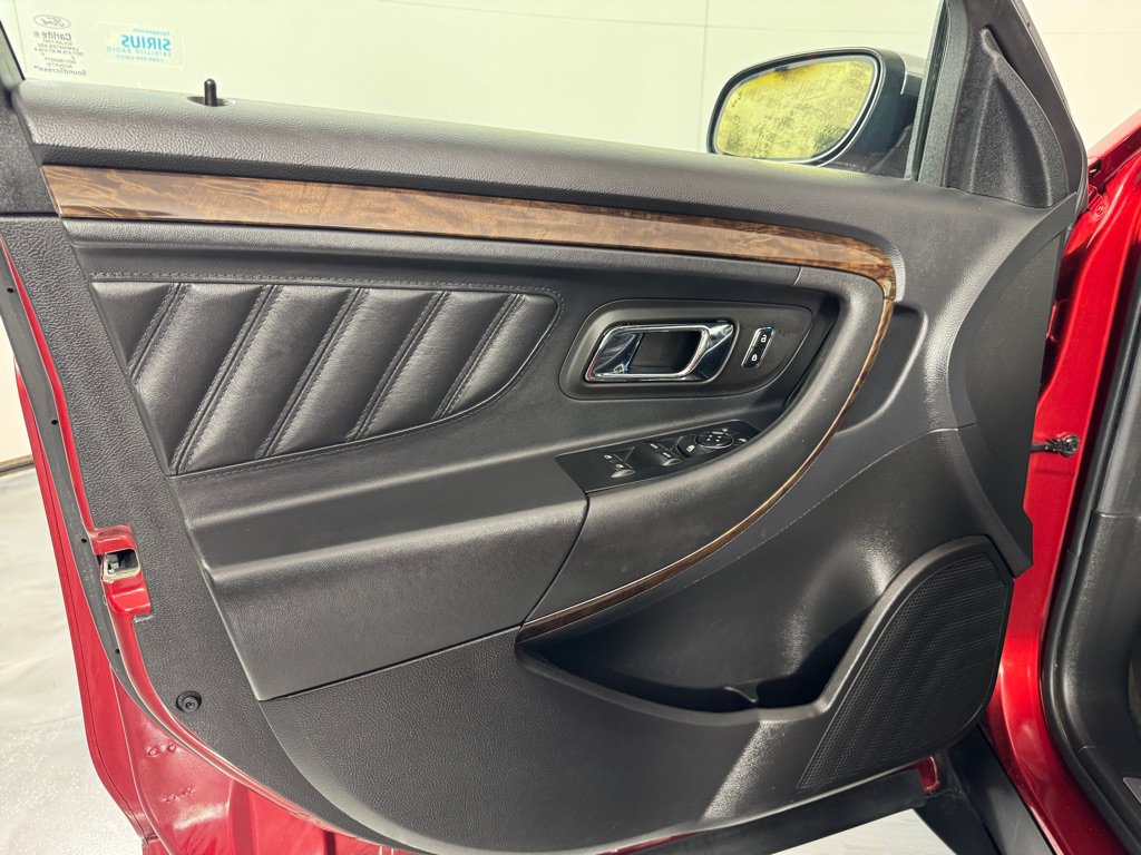 Used 2013 Ford Taurus Limited FWD image 7