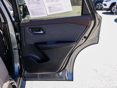 Used 2023 Nissan Rogue SV image 19