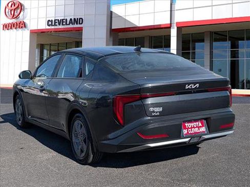 Used 2025 Kia K4 LX image 5