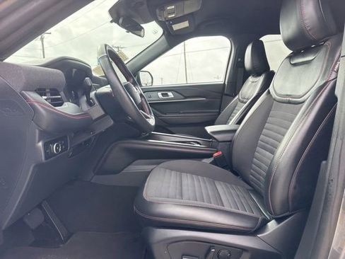 Used 2025 Ford Explorer ST-Line w/ ST-Line Street Pack AWD/4WD image 2