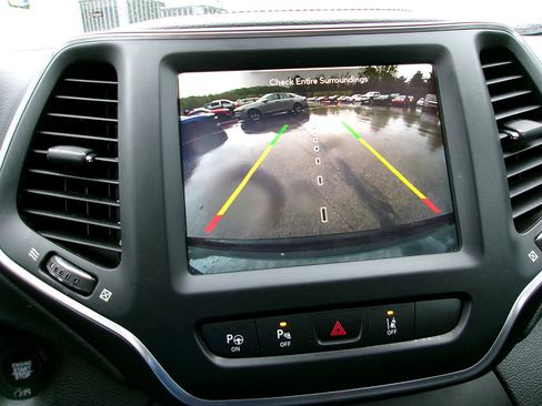 Used 2023 Jeep Cherokee Altitude Lux w/ Lux Elite Package AWD/4WD image 17