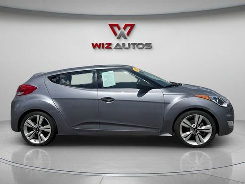 Used 2017 Hyundai Veloster Value Edition image 6
