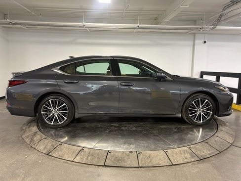 Used 2025 Lexus ES 350 w/ Premium Package image 9