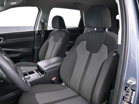 Used 2022 Kia Sorento LX image 10