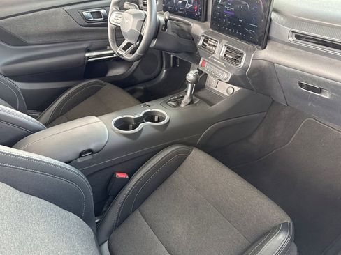 Used 2025 Ford Mustang Convertible RWD image 21