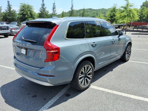 Used 2022 Volvo XC90 T5 Momentum w/ Protection Package Premier FWD image 5
