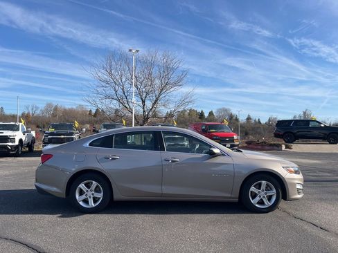 Used 2024 Chevrolet Malibu LT image 3