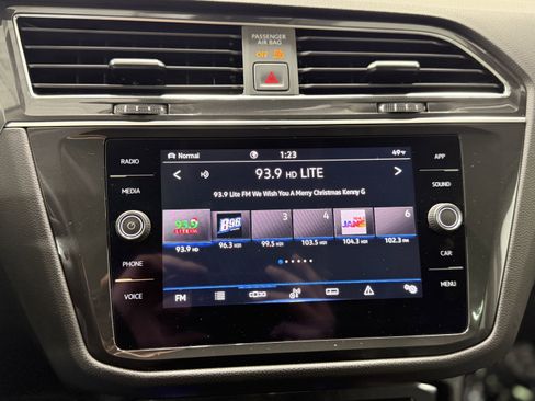 Used 2022 Volkswagen Tiguan SE w/ Panoramic Sunroof Package image 20