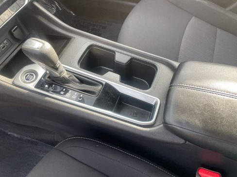 Used 2025 Nissan Sentra SV image 41