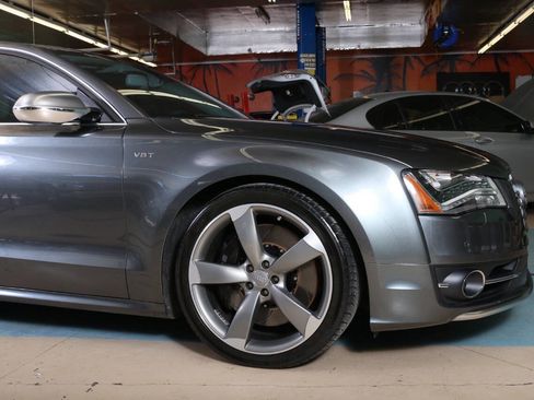 Used 2014 Audi S8 AWD/4WD image 22
