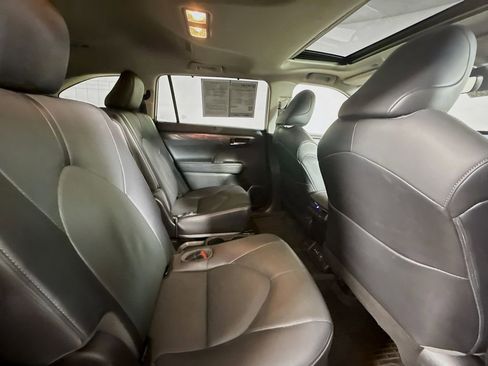 Used 2022 Toyota Highlander Limited image 29