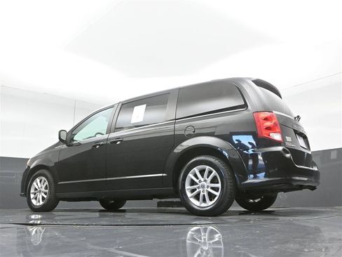 Used 2019 Dodge Grand Caravan SXT FWD image 36
